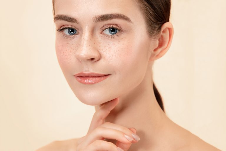 CO2 fractional laser skin resurfacing treatment device for advanced wrinkle reduction and collagen regeneration